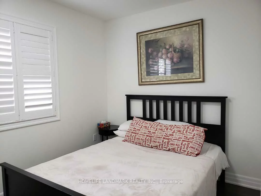 1027, Pape, Danforth Village-East York, Toronto