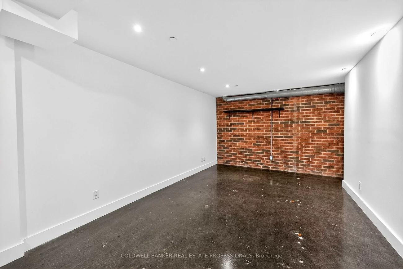 1159, Dundas, South Riverdale, Toronto