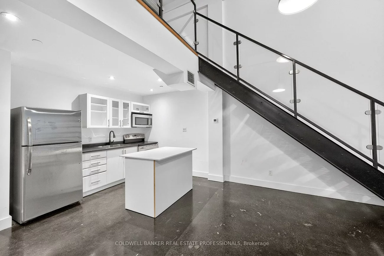 1159, Dundas, South Riverdale, Toronto