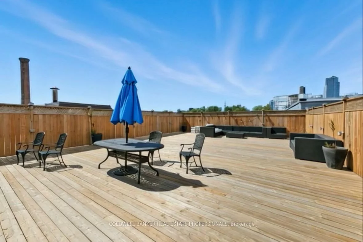 1159, Dundas, South Riverdale, Toronto