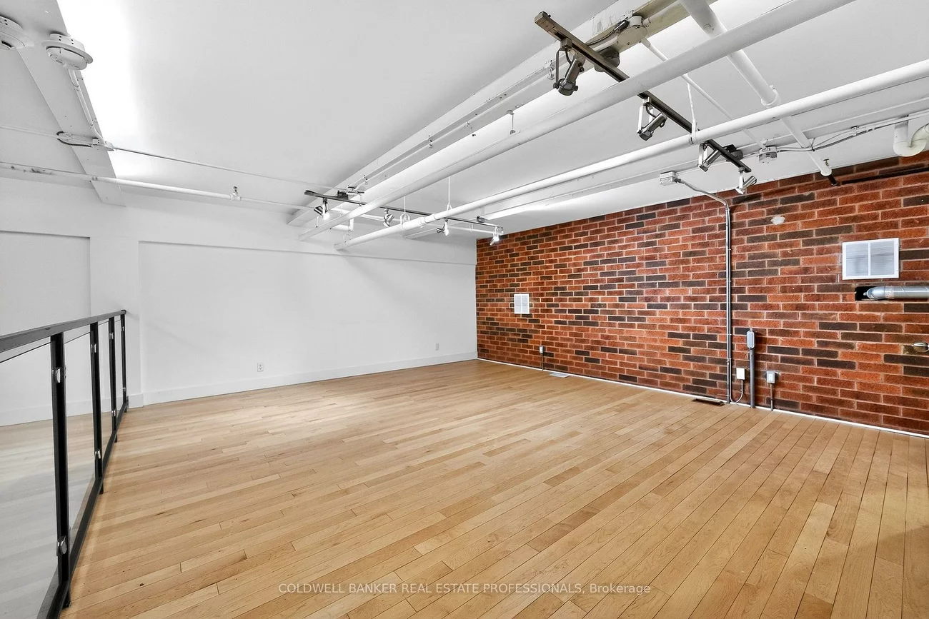 1159, Dundas, South Riverdale, Toronto