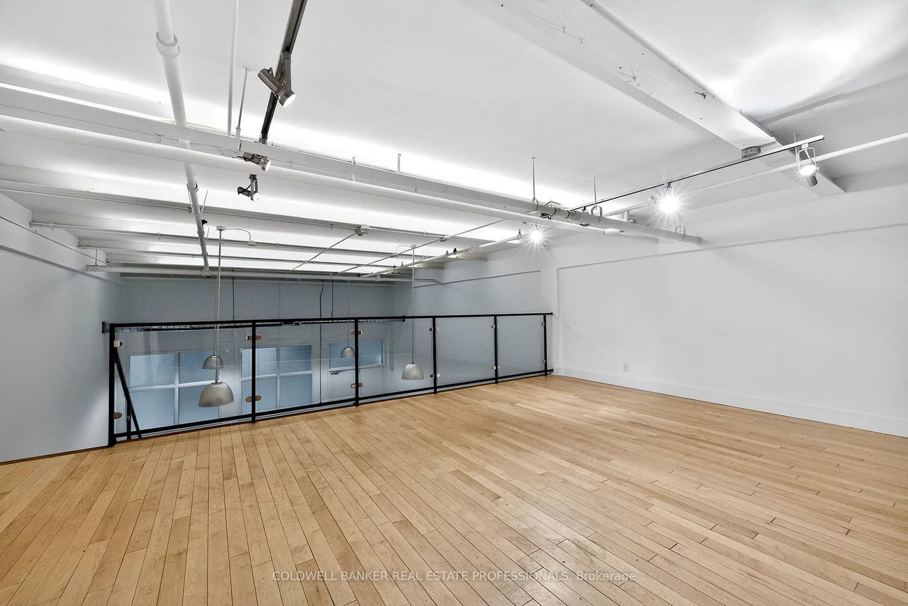 1159, Dundas, South Riverdale, Toronto