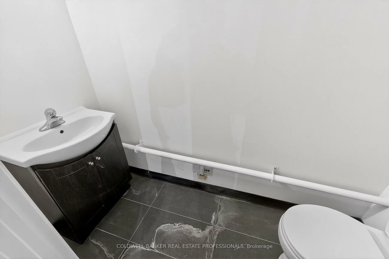 1159, Dundas, South Riverdale, Toronto