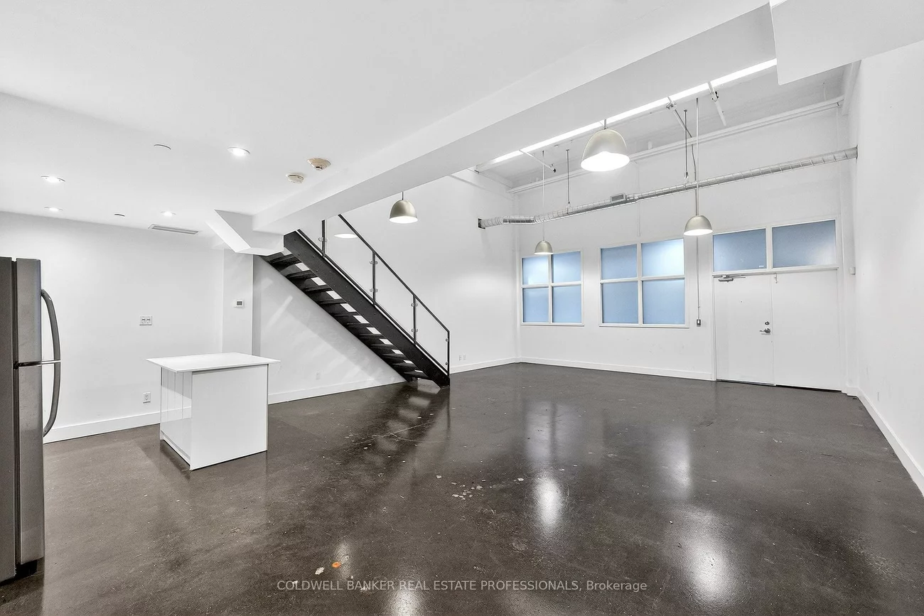 1159, Dundas, South Riverdale, Toronto