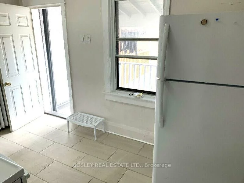 1367, Danforth, Greenwood-Coxwell, Toronto