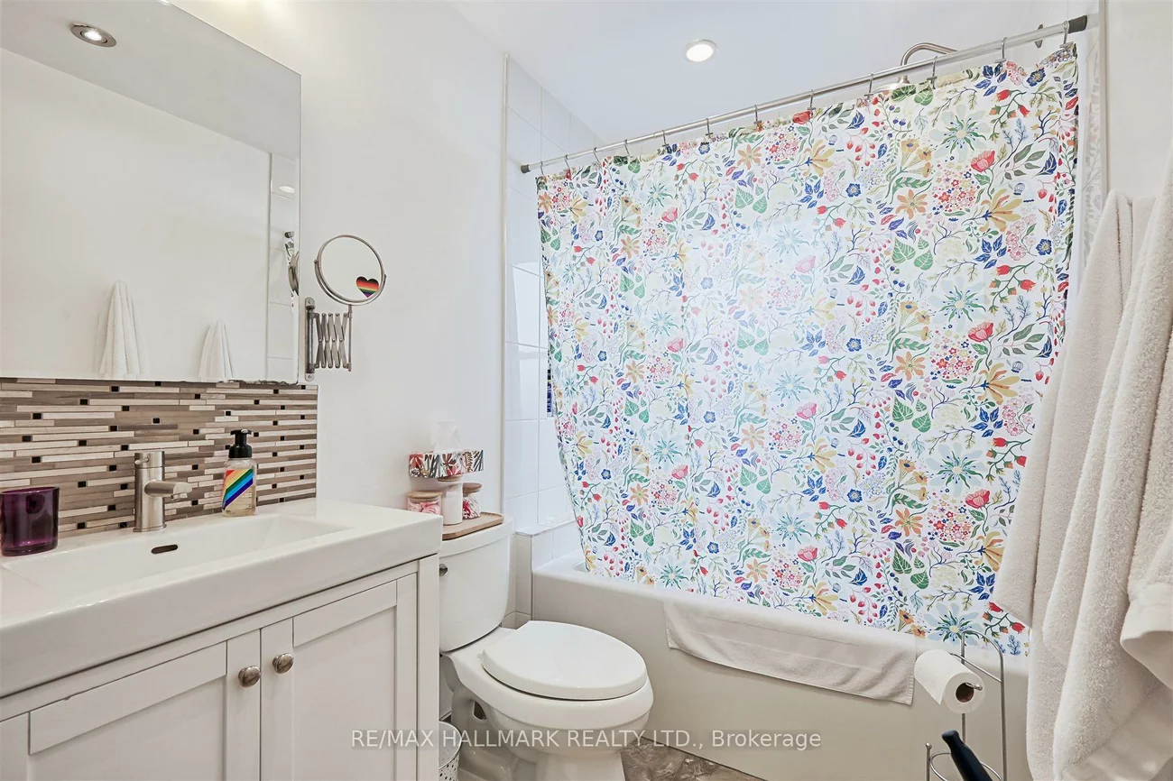 1926, Gerrard, Woodbine Corridor, Toronto