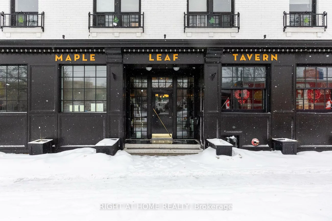 955, Gerrard, South Riverdale, Toronto