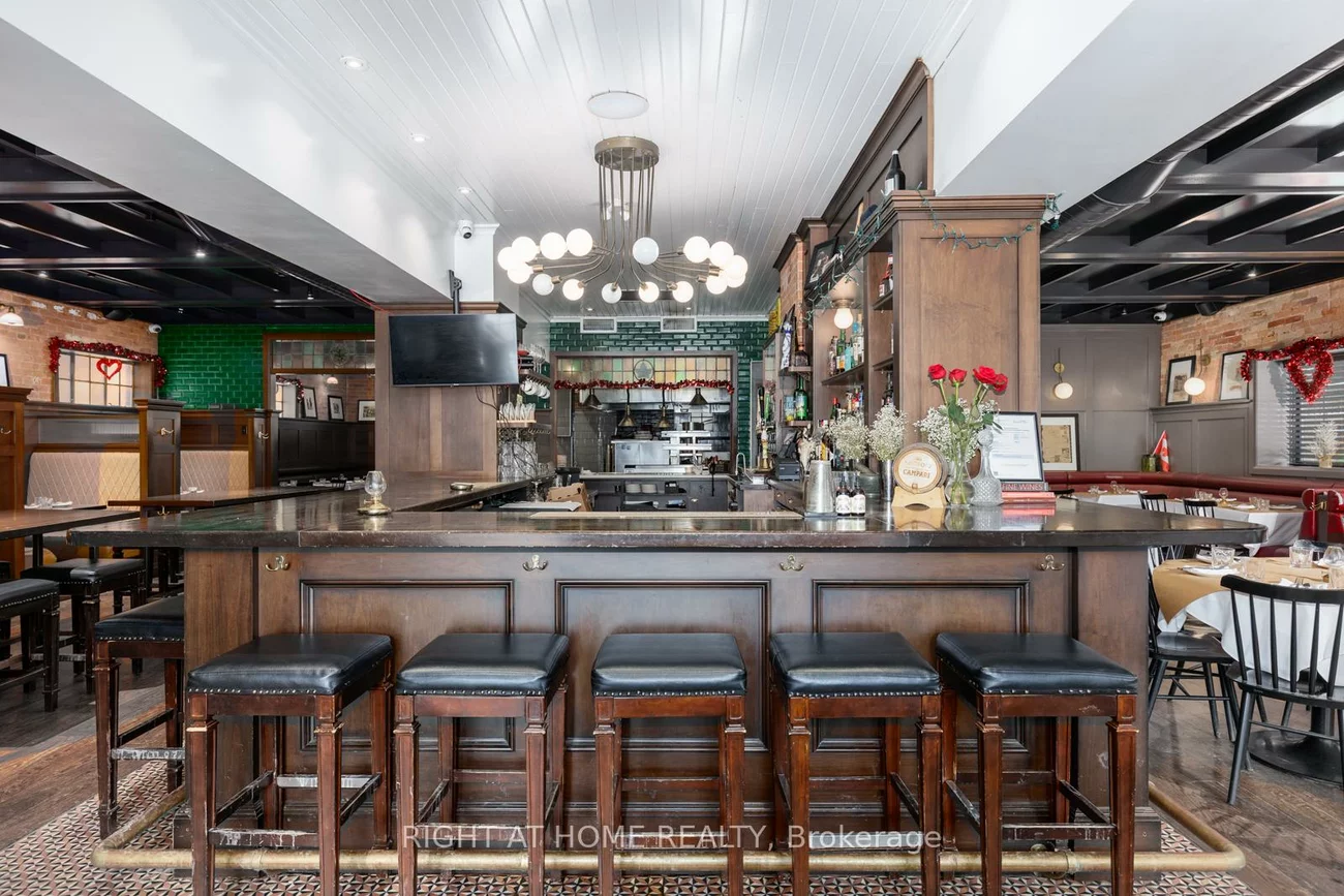 955, Gerrard, South Riverdale, Toronto