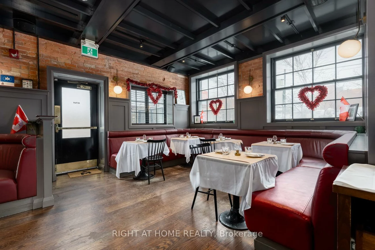 955, Gerrard, South Riverdale, Toronto