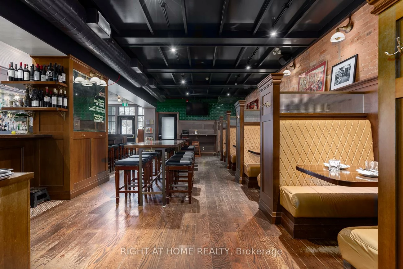 955, Gerrard, South Riverdale, Toronto