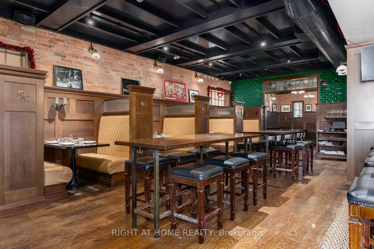 955, Gerrard, South Riverdale, Toronto