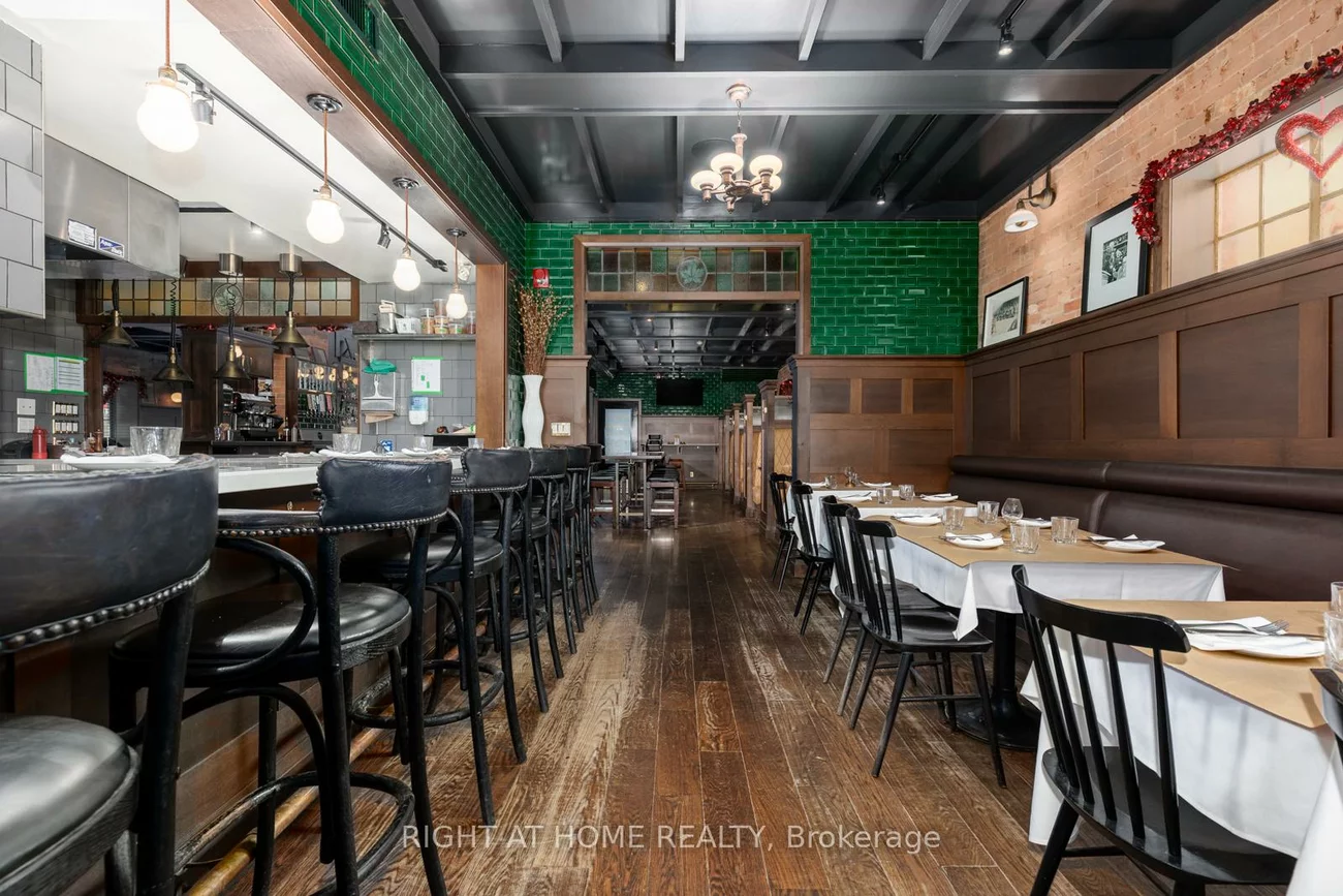 955, Gerrard, South Riverdale, Toronto