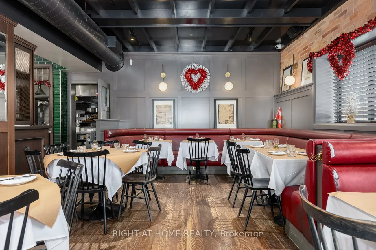 955, Gerrard, South Riverdale, Toronto