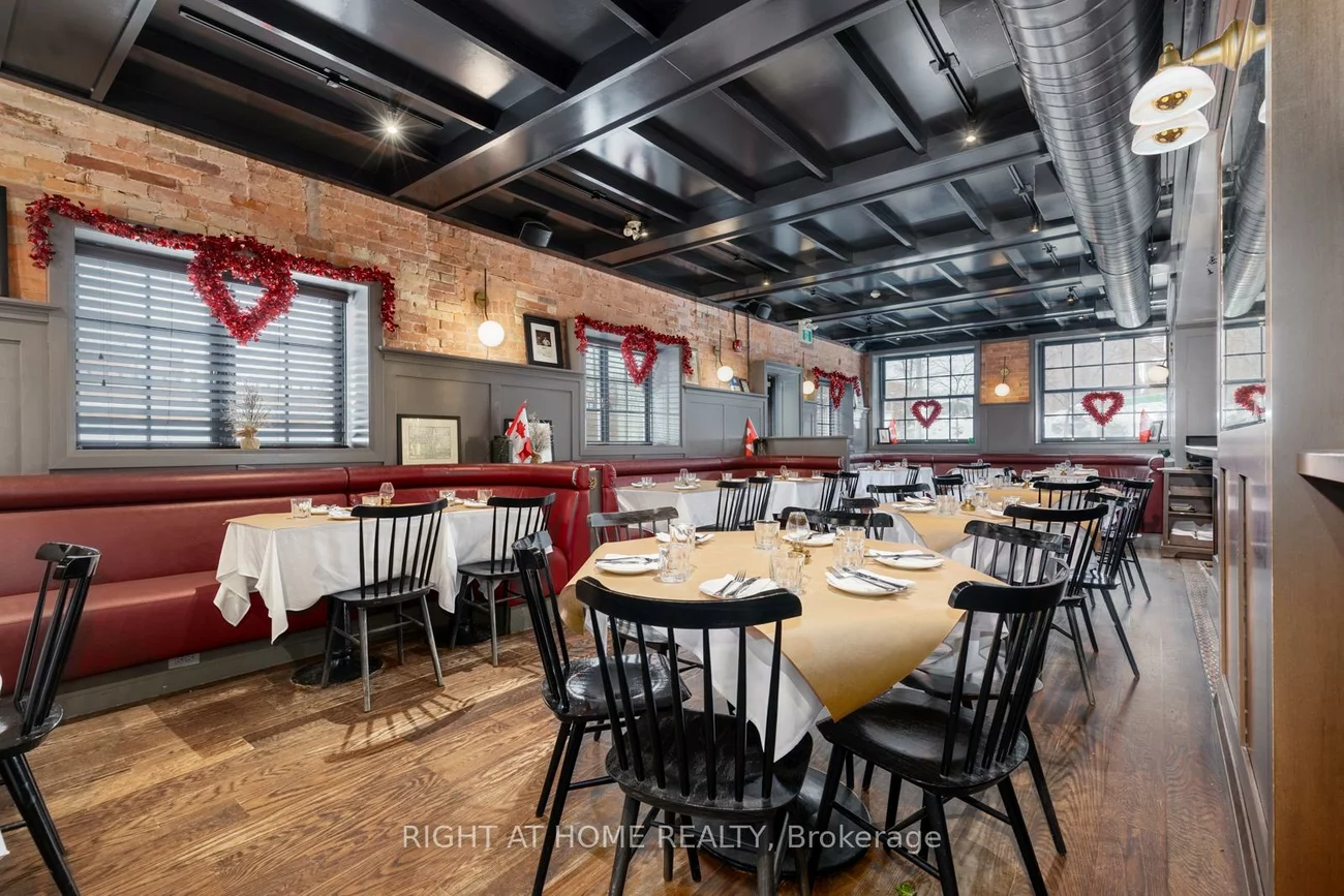 955, Gerrard, South Riverdale, Toronto