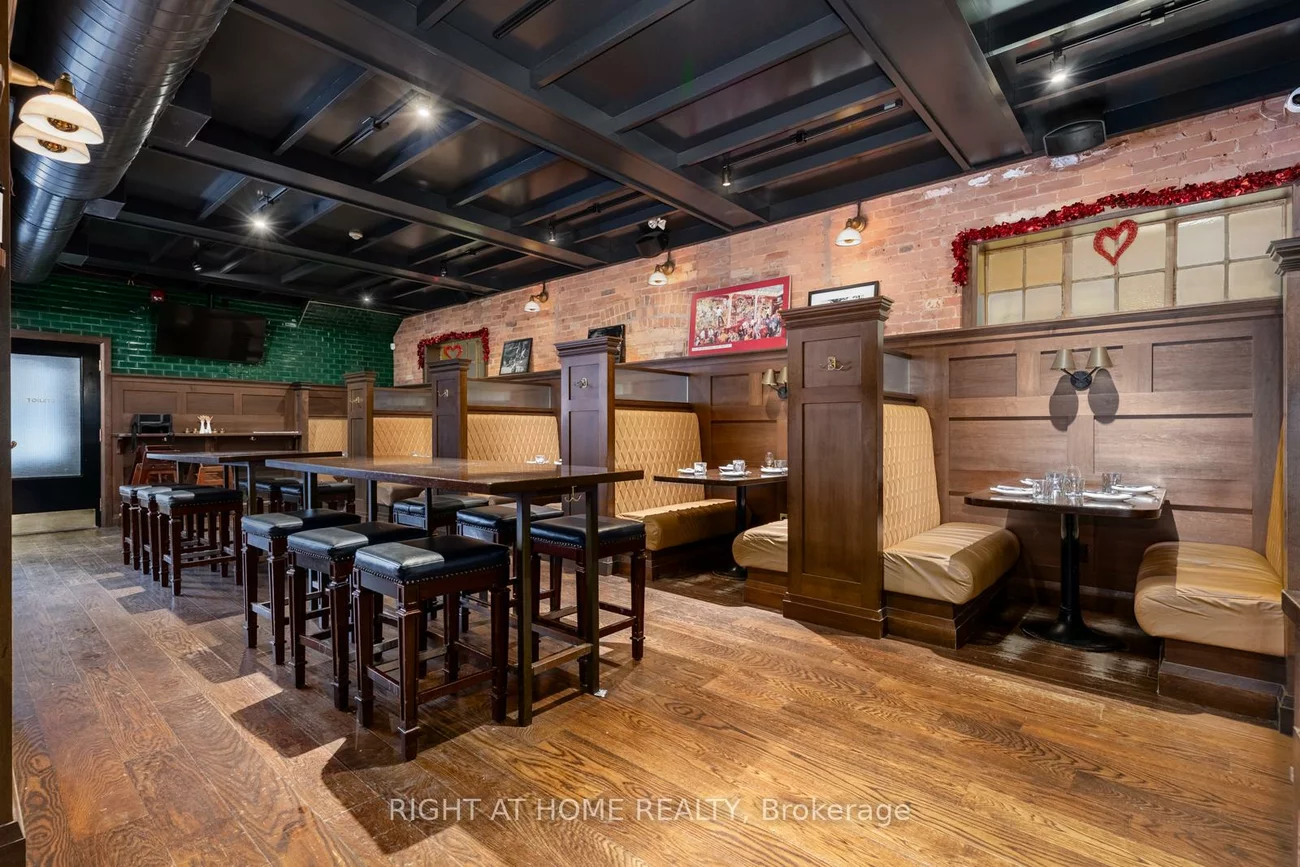 955, Gerrard, South Riverdale, Toronto