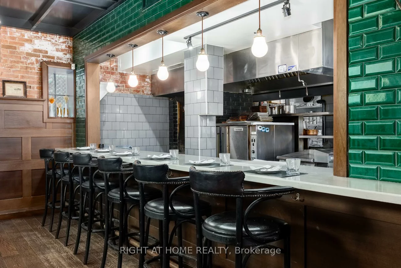 955, Gerrard, South Riverdale, Toronto