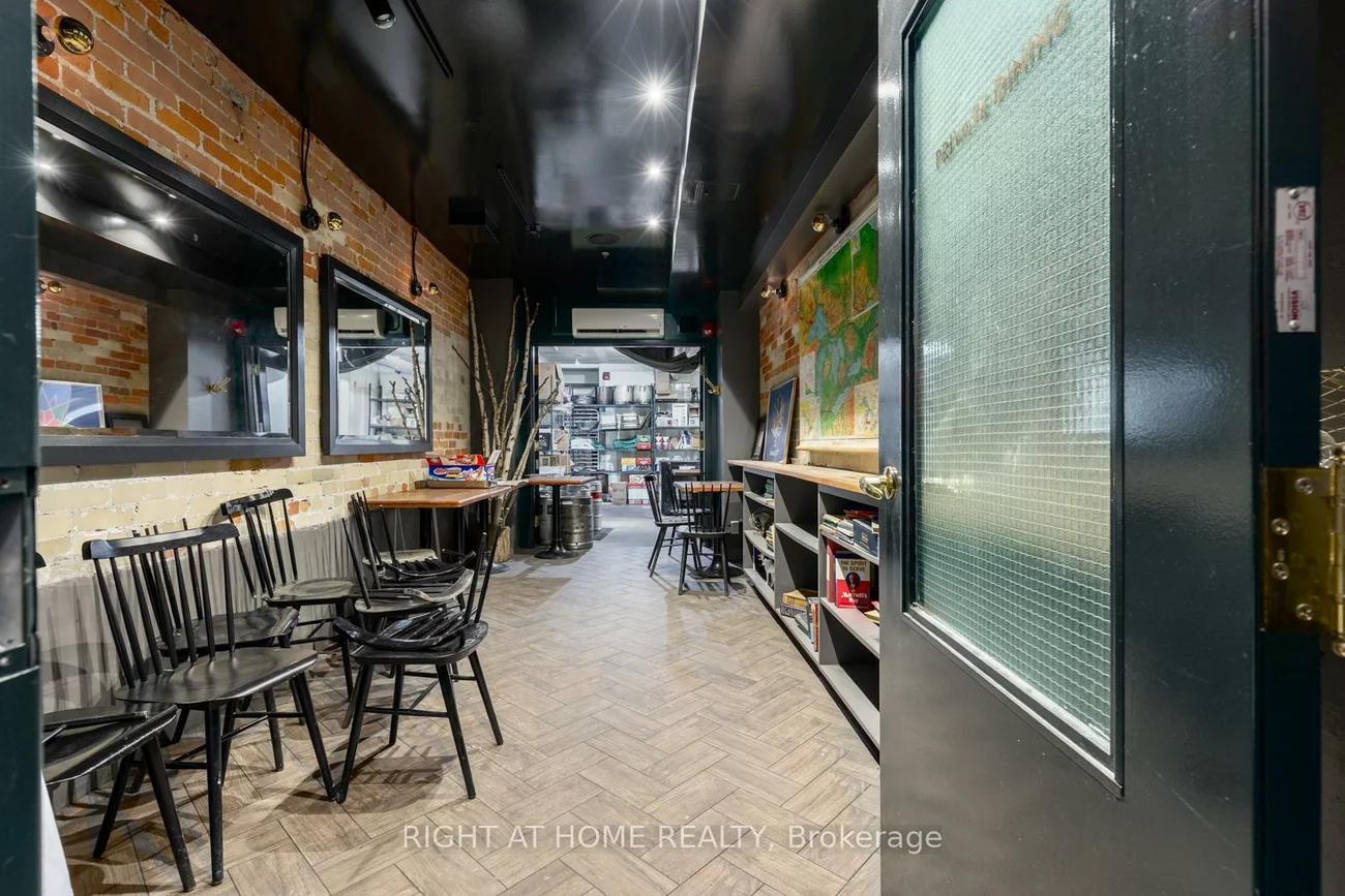 955, Gerrard, South Riverdale, Toronto