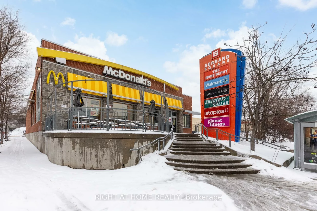 955, Gerrard, South Riverdale, Toronto