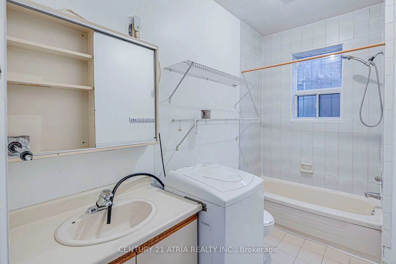 1564, Danforth, Danforth, Toronto