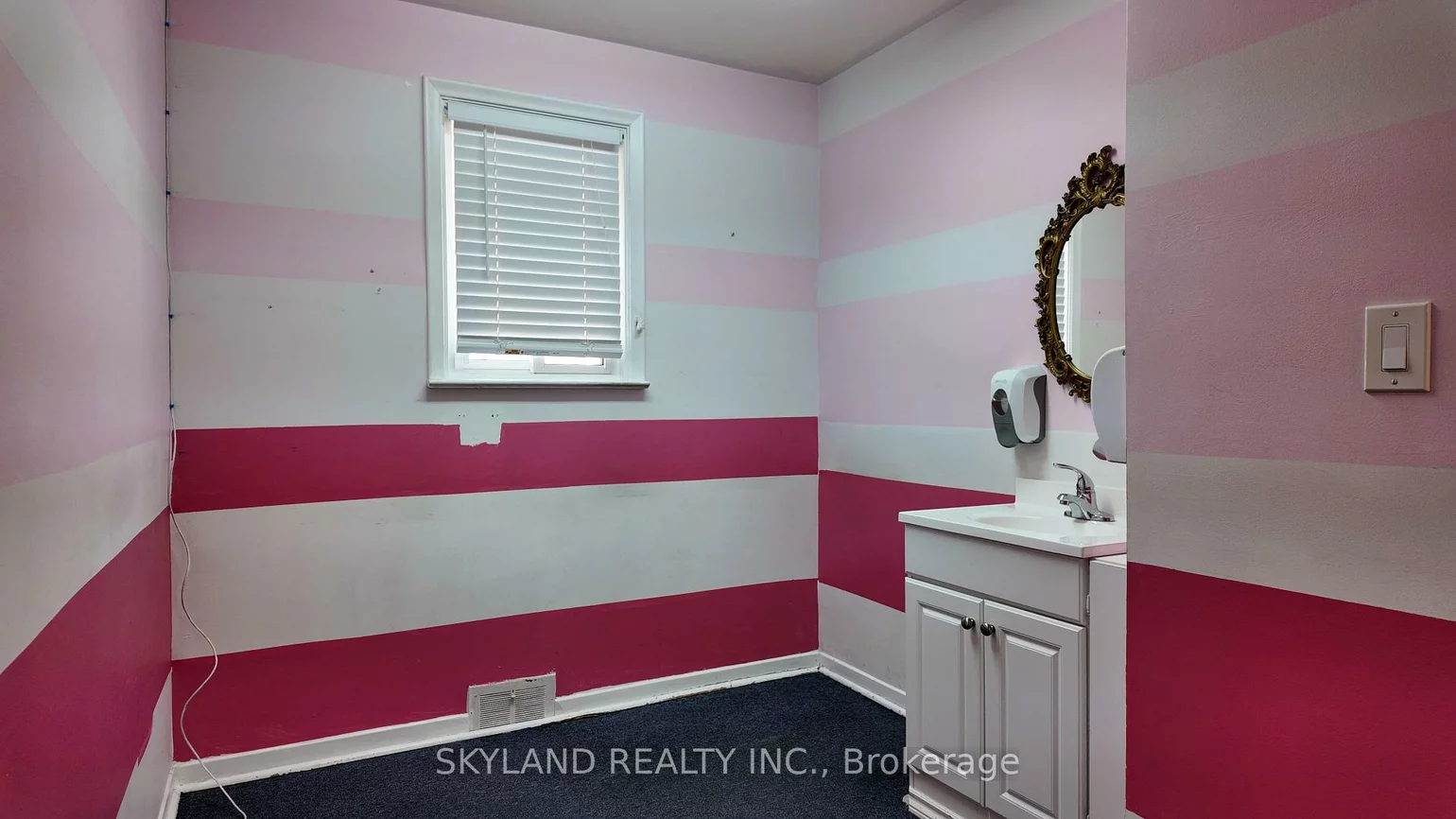 1256, Danforth, Eglinton East, Toronto