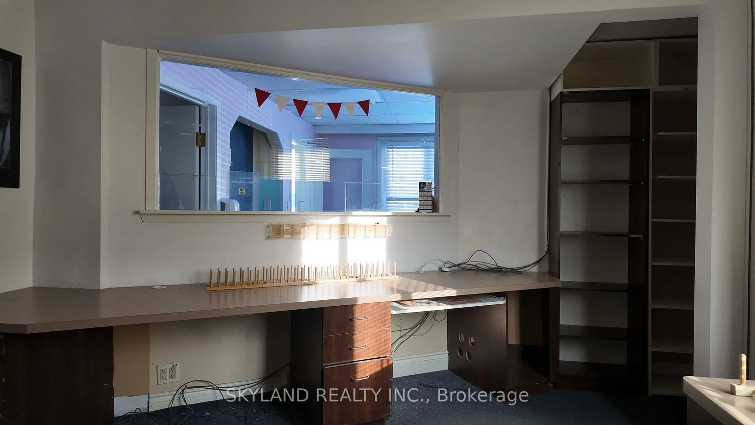 1256, Danforth, Eglinton East, Toronto