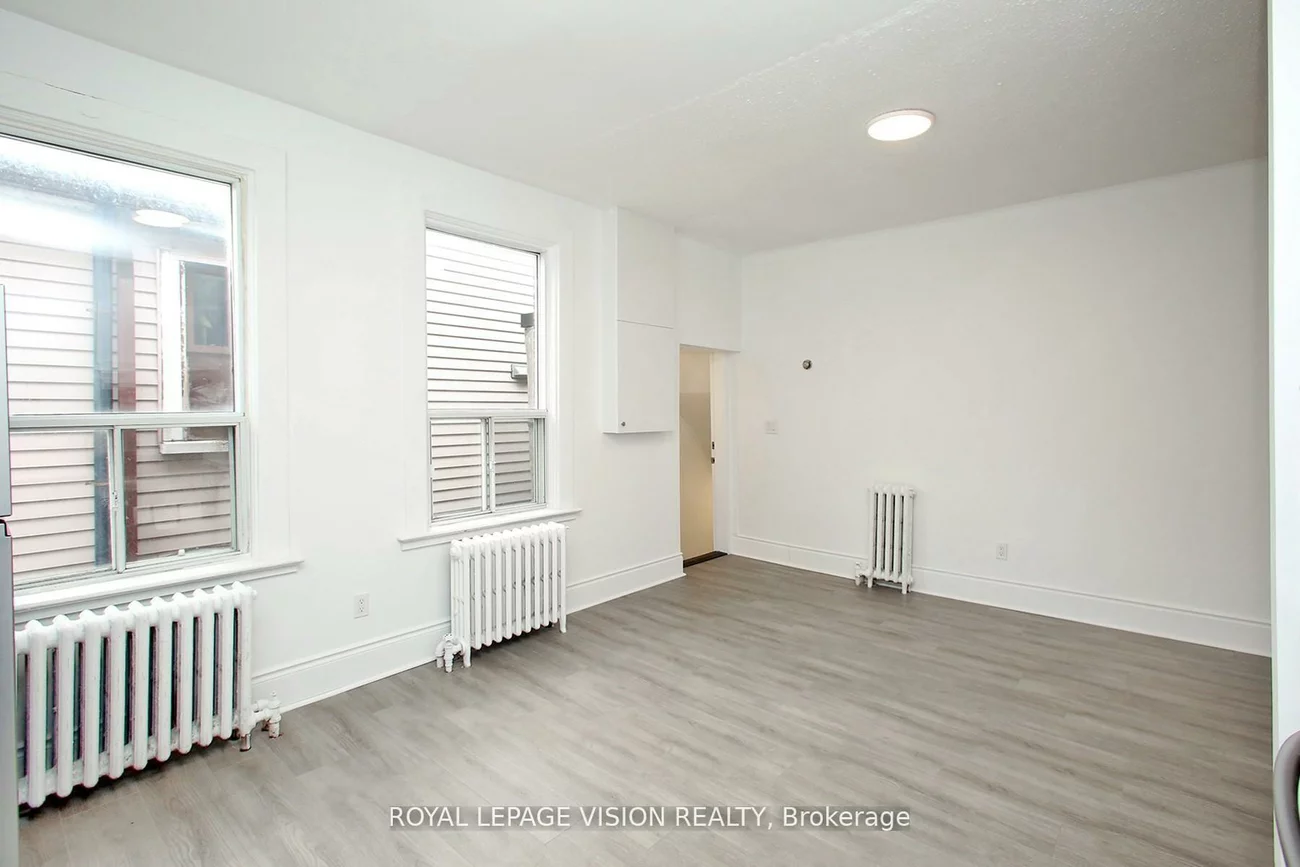 819, Pape, Danforth Village-East York, Toronto