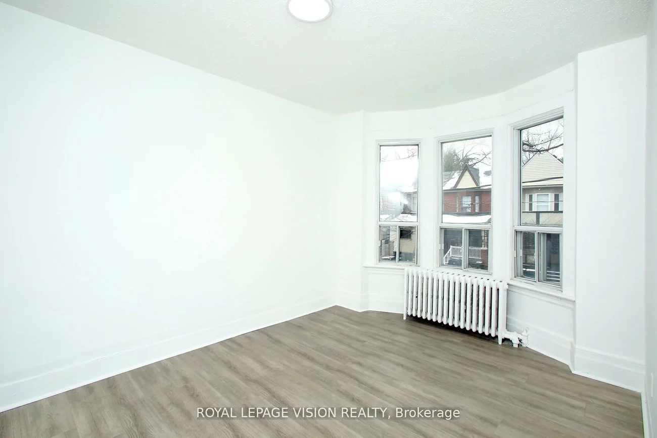 819, Pape, Danforth Village-East York, Toronto