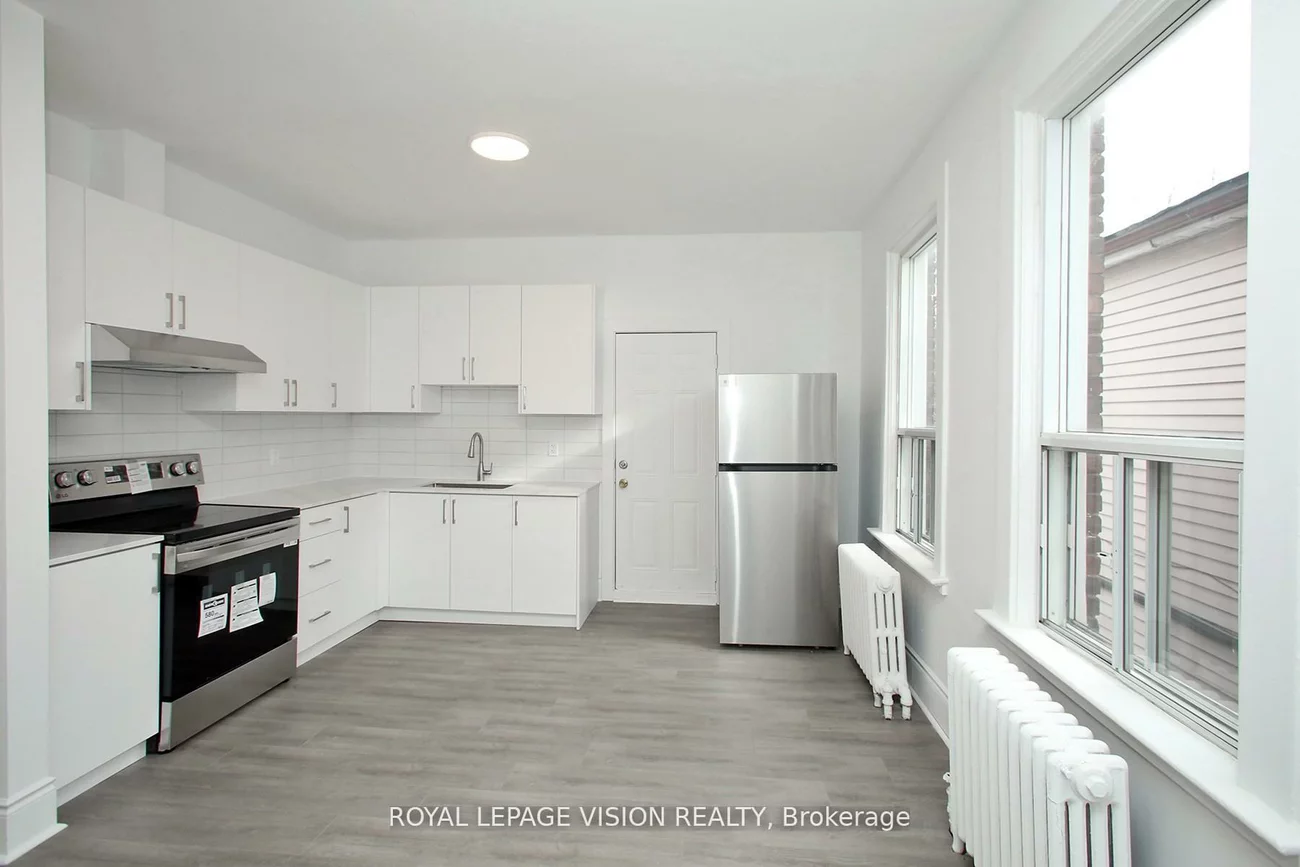 819, Pape, Danforth Village-East York, Toronto