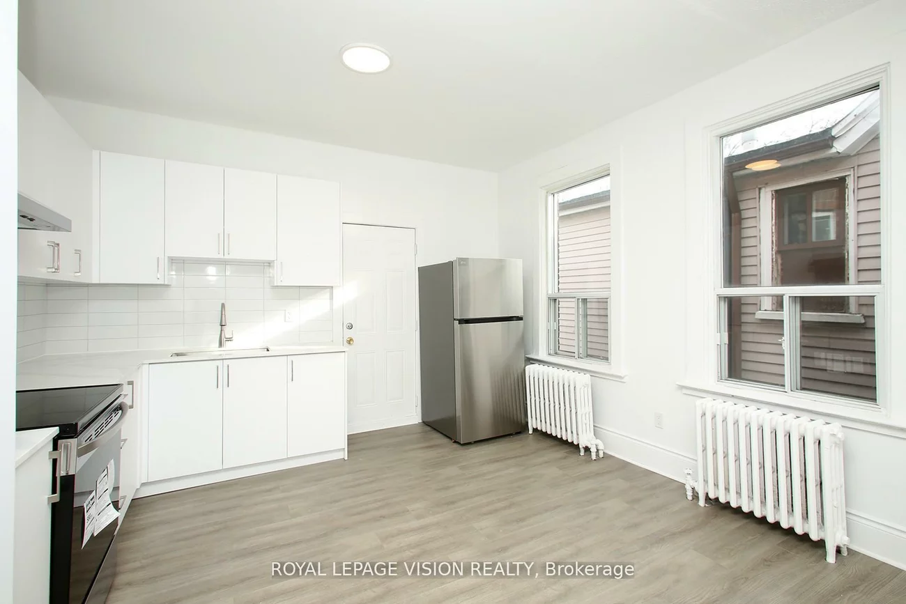 819, Pape, Danforth Village-East York, Toronto