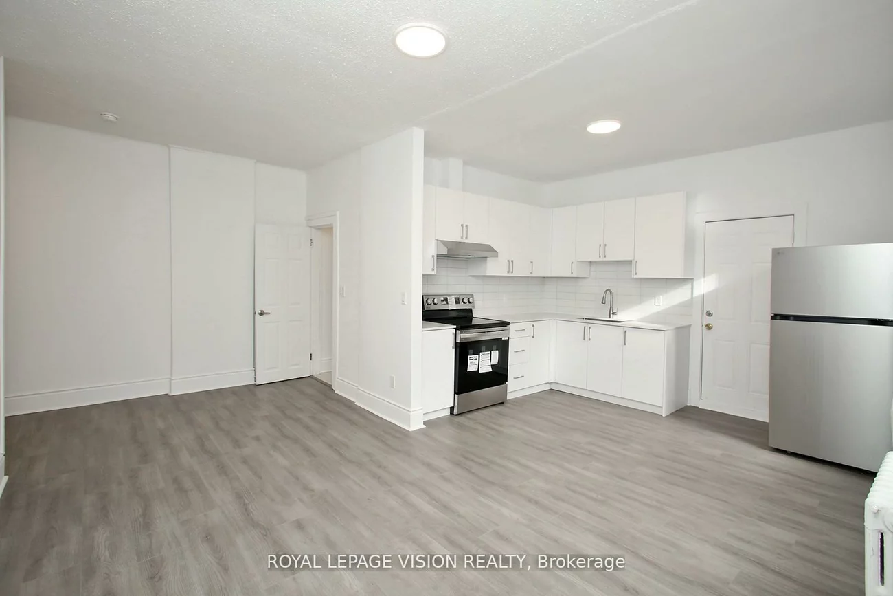 819, Pape, Danforth Village-East York, Toronto