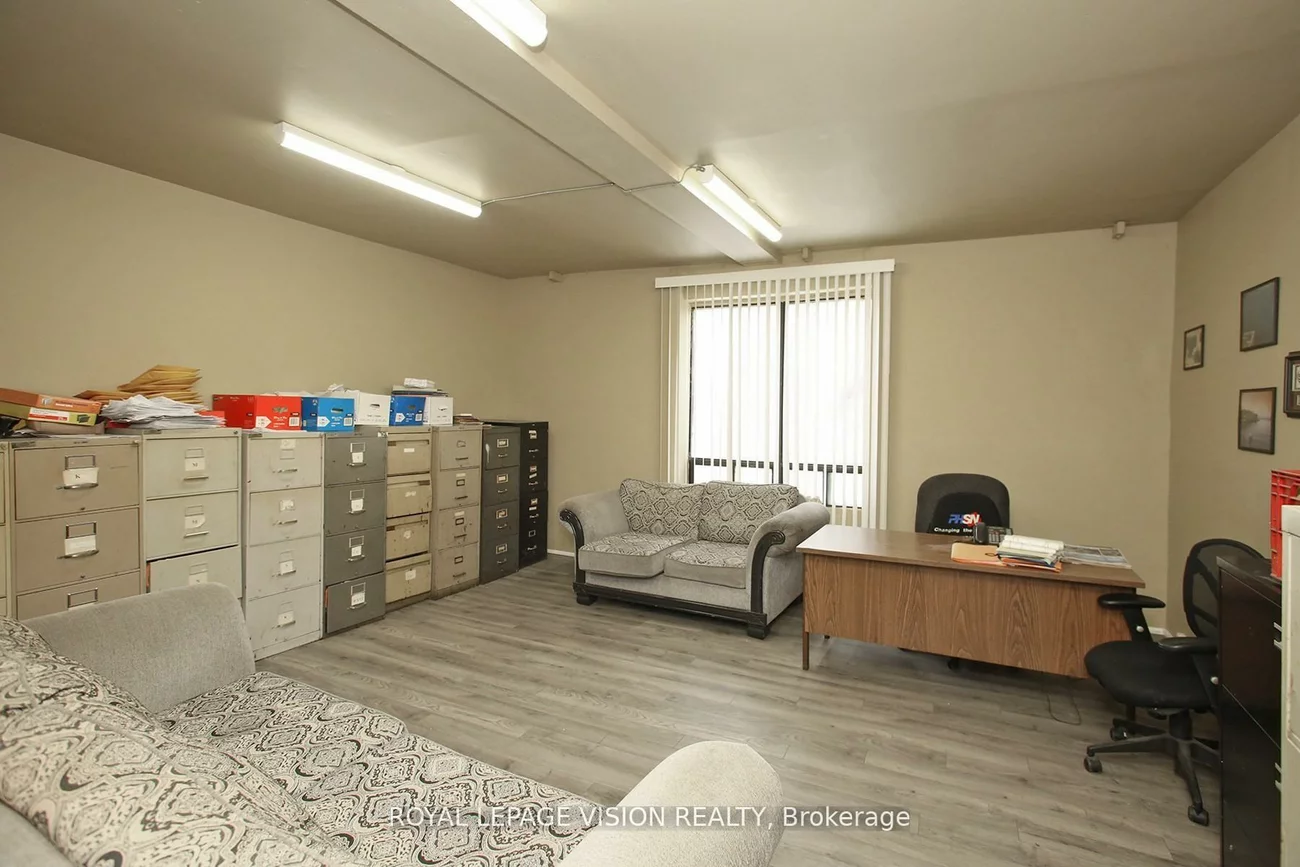 819, Pape, Danforth Village-East York, Toronto