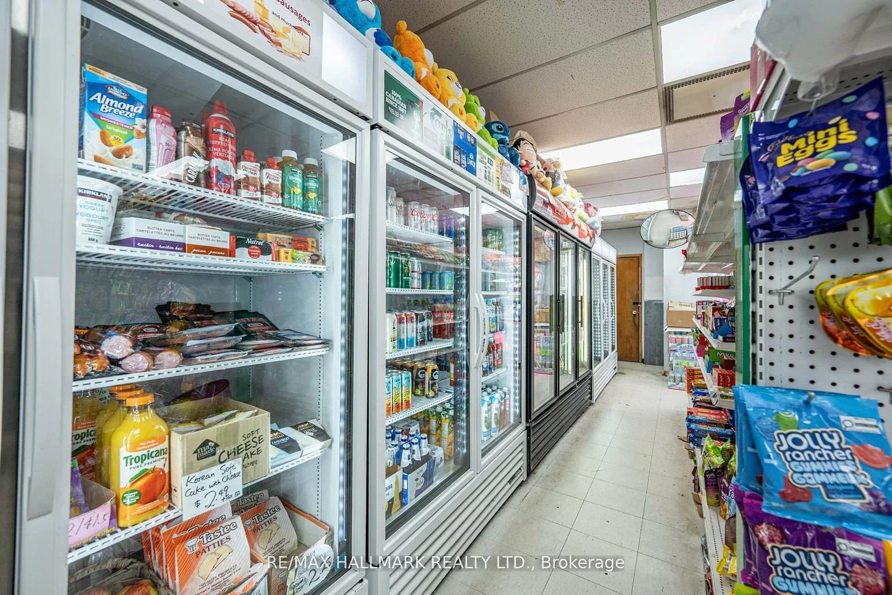 675, Broadview, North Riverdale, Toronto