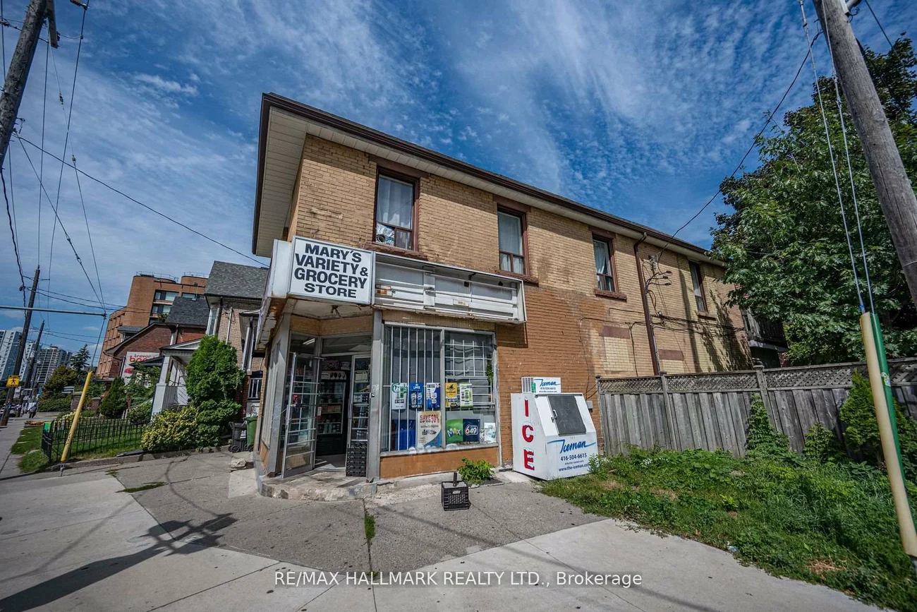 675, Broadview, North Riverdale, Toronto