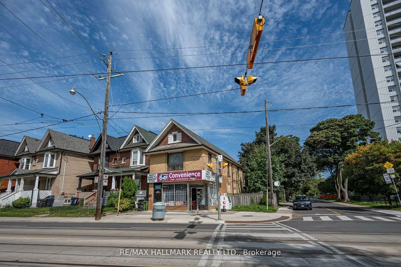 675, Broadview, North Riverdale, Toronto