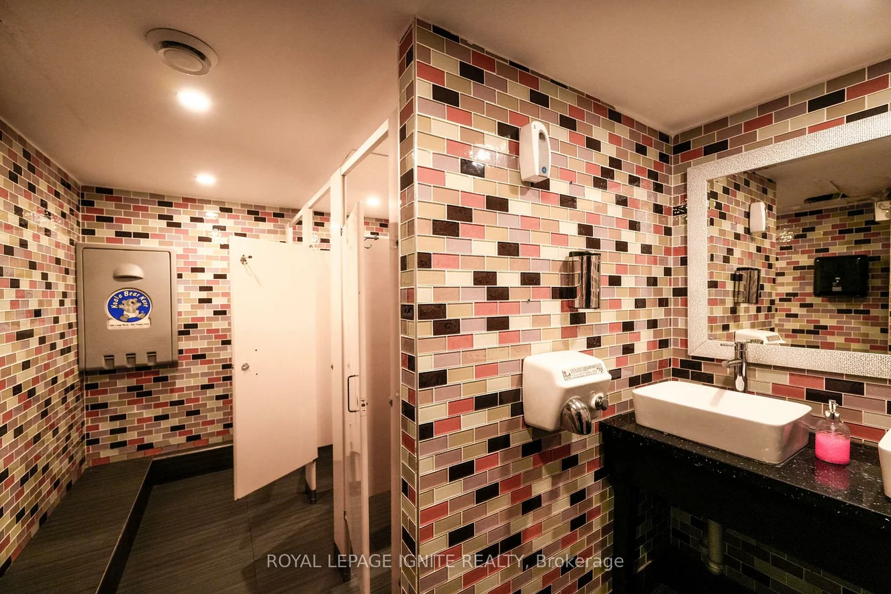 2024, Queen, The Beaches, Toronto