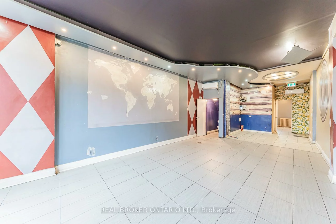 3212, Danforth, Oakridge, Toronto