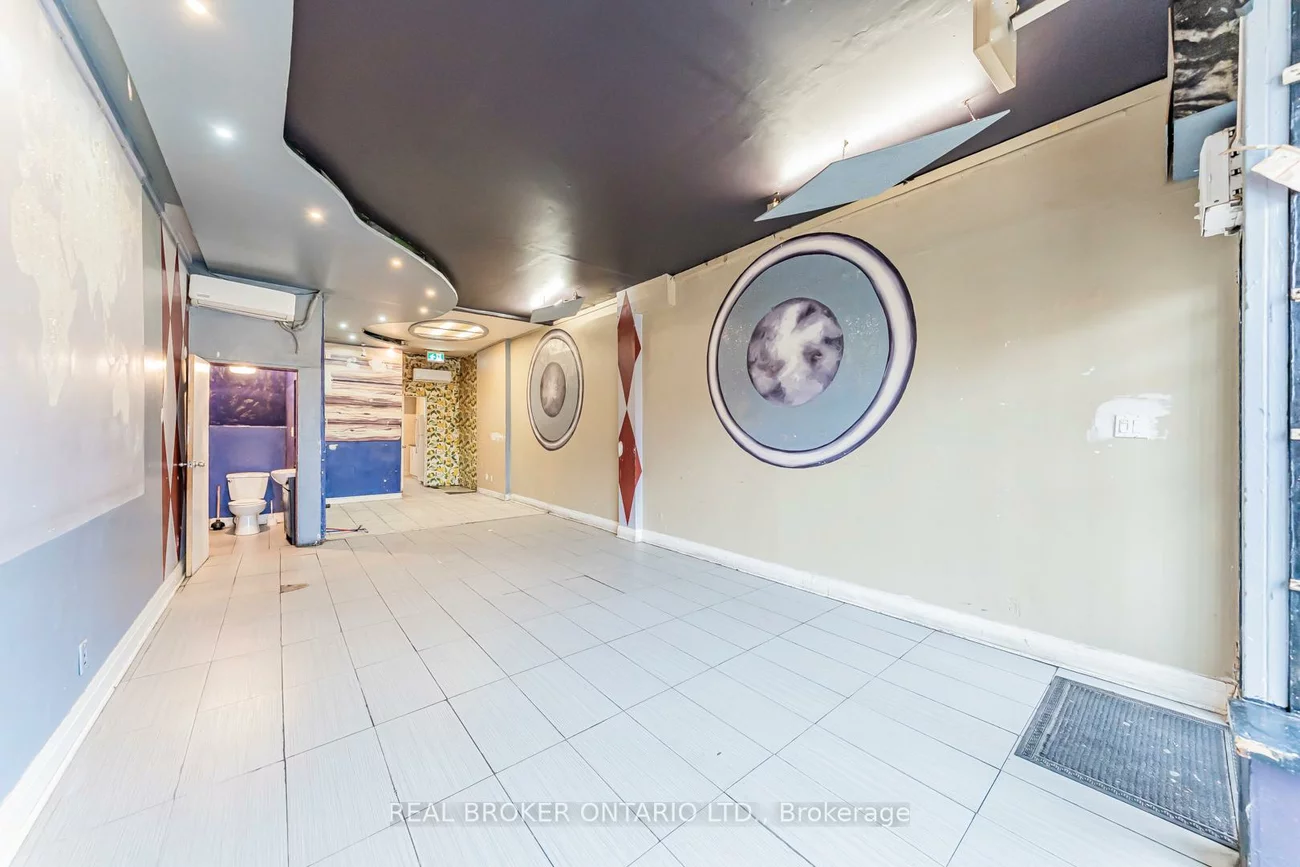 3212, Danforth, Oakridge, Toronto