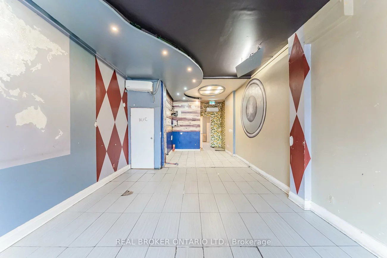 3212, Danforth, Oakridge, Toronto