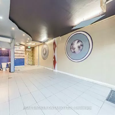 3212, Danforth, Oakridge, Toronto