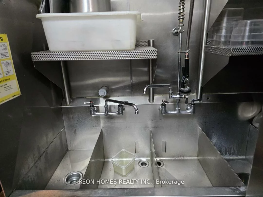 1571, Sandhurst, Agincourt North, Toronto