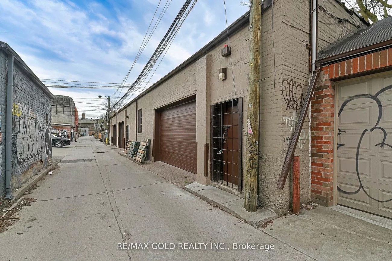 30R, First, South Riverdale, Toronto