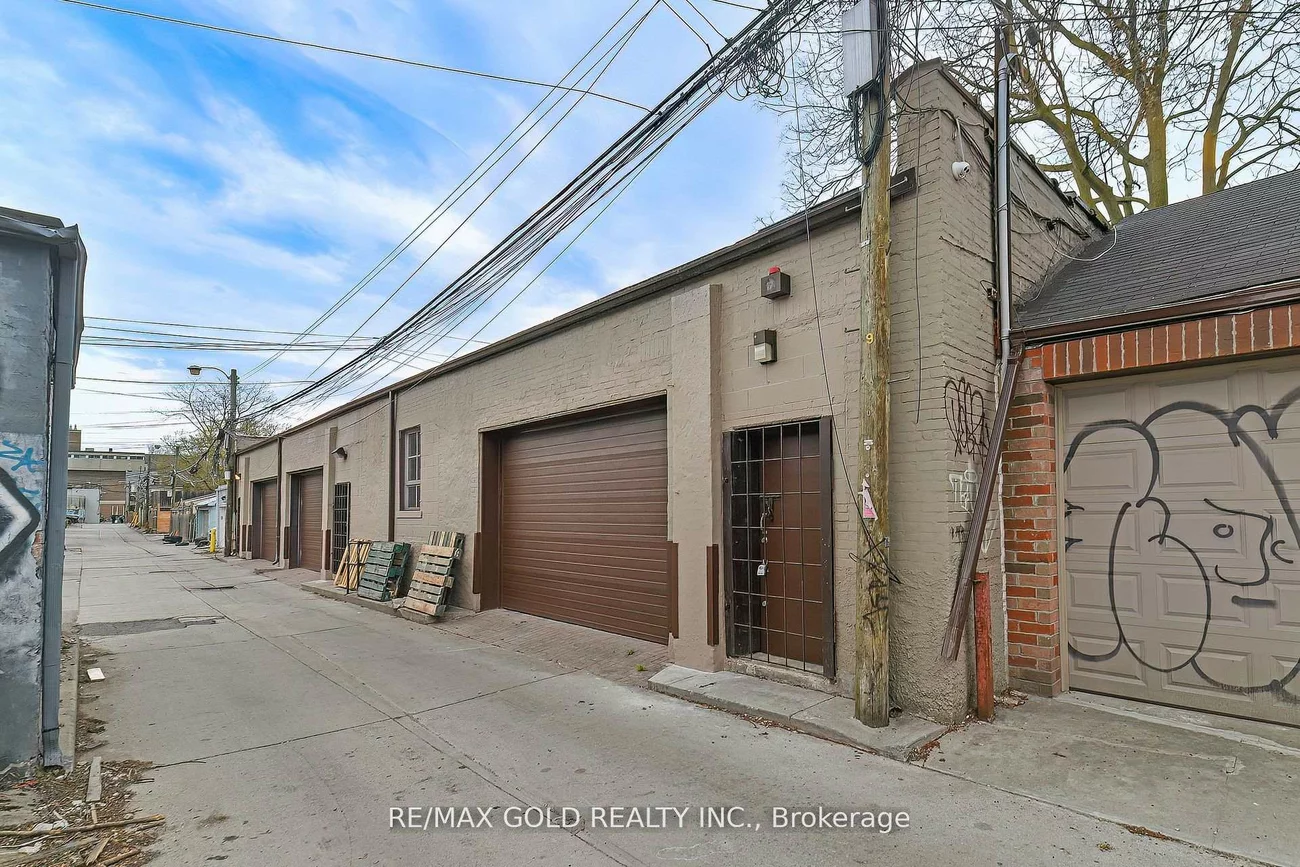 30R, First, South Riverdale, Toronto