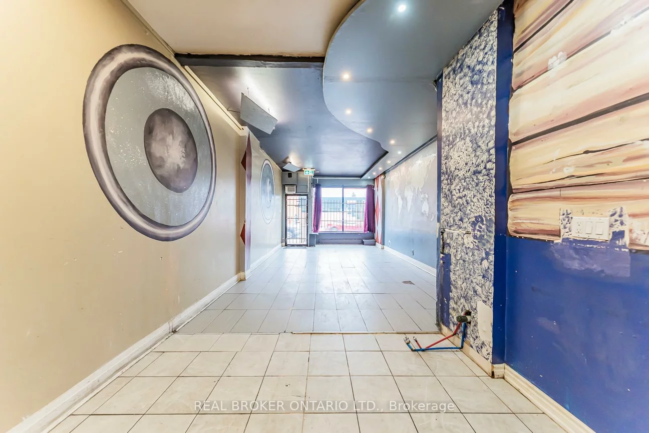 3212, Danforth, Oakridge, Toronto