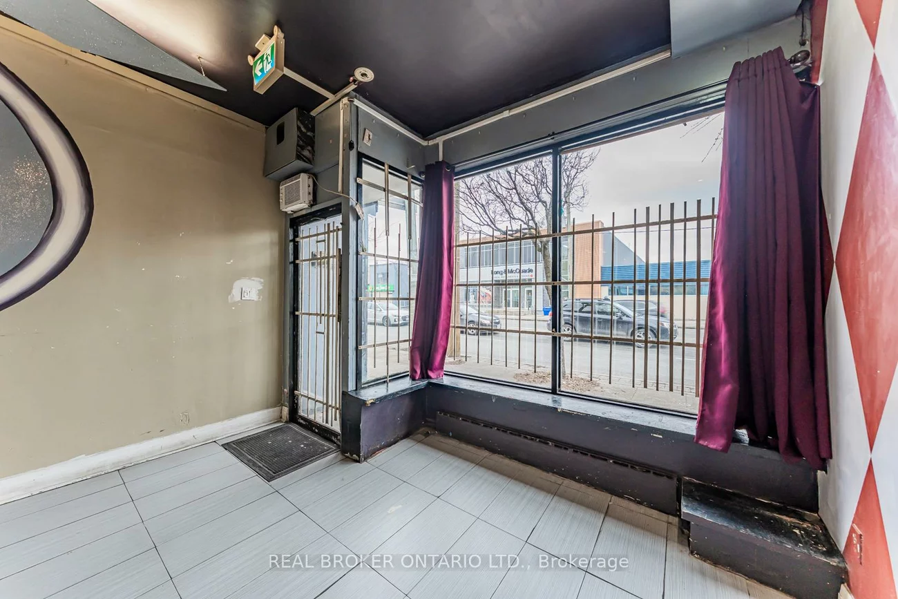 3212, Danforth, Oakridge, Toronto