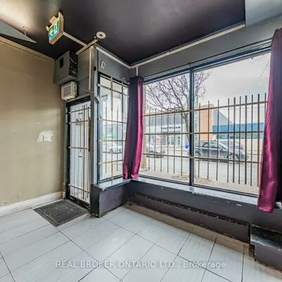 3212, Danforth, Oakridge, Toronto