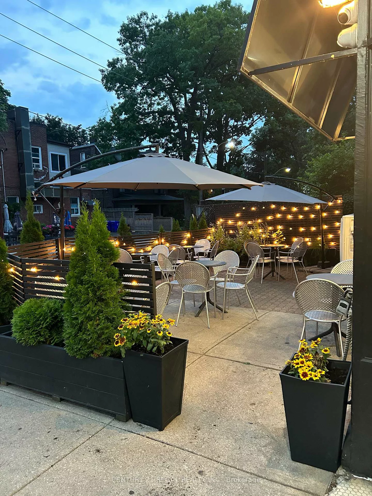 2377, QUEEN, The Beaches, Toronto