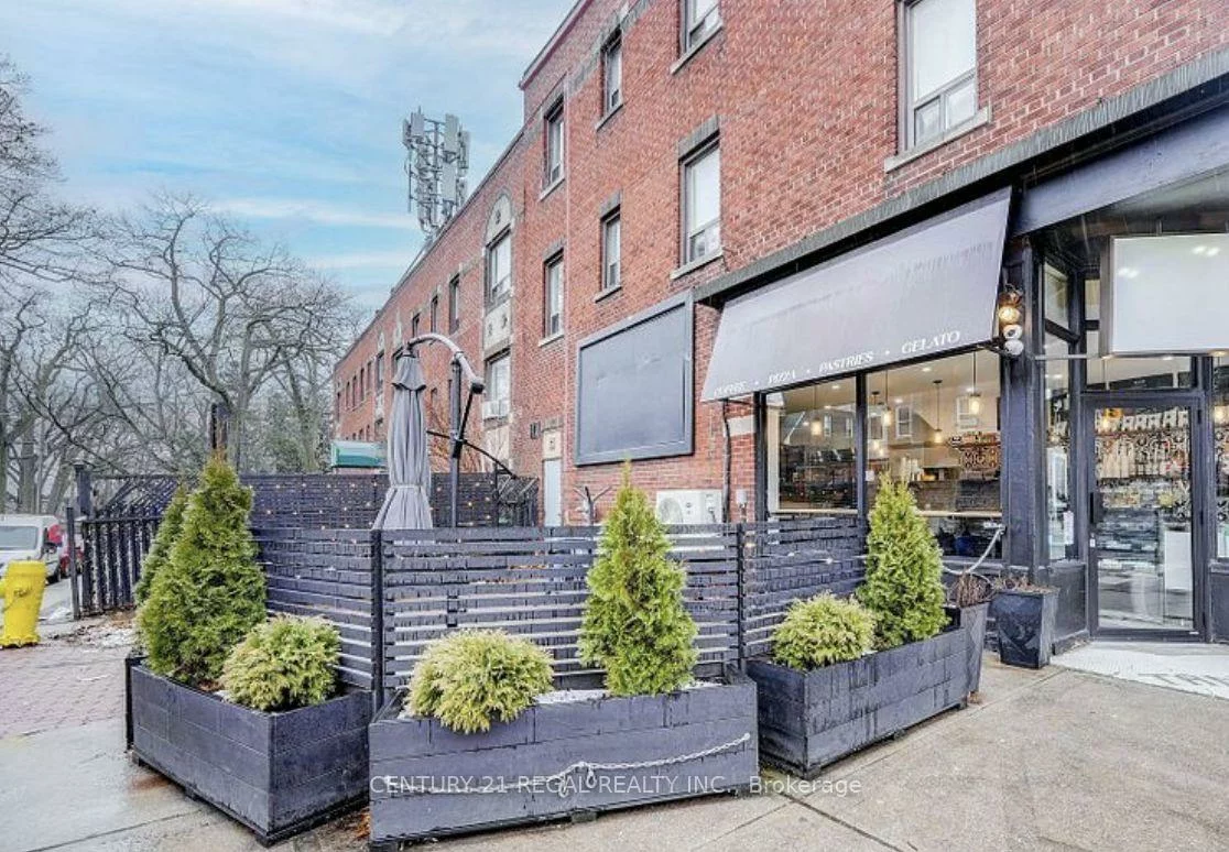 2377, QUEEN, The Beaches, Toronto