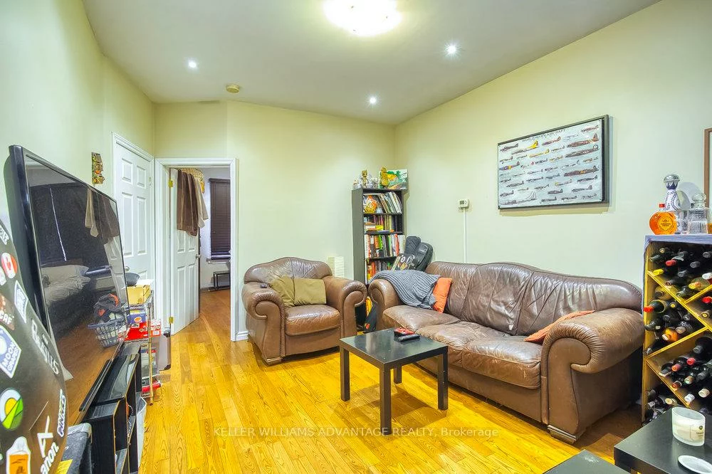 218, Broadview, South Riverdale, Toronto