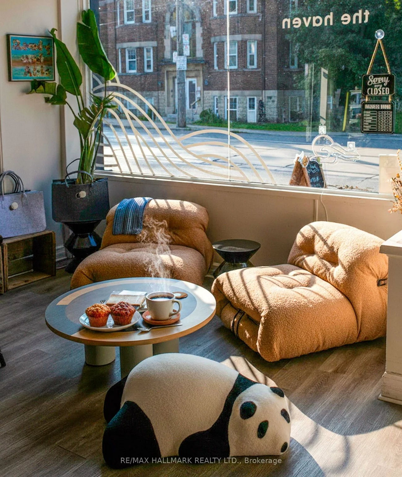 2256, Queen, The Beaches, Toronto