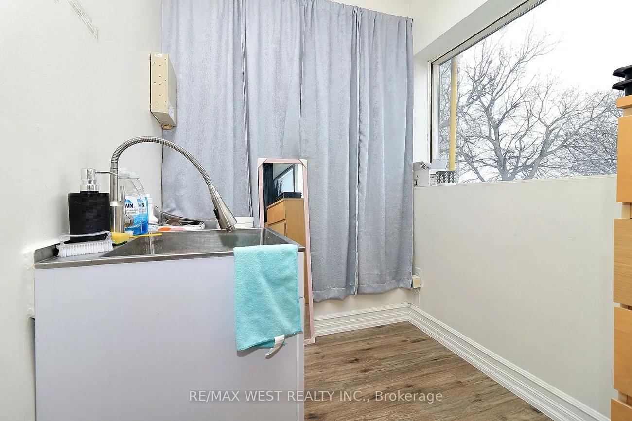 3702, Kingston, Scarborough Village, Toronto